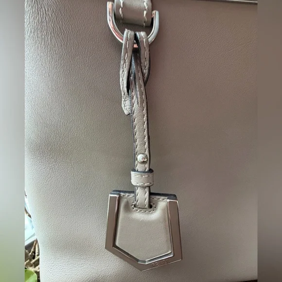 Fendi 2Jours Small / Petite Tote in Beige-Gray Leather with Crossbody Strap - Picture 5 of 16
